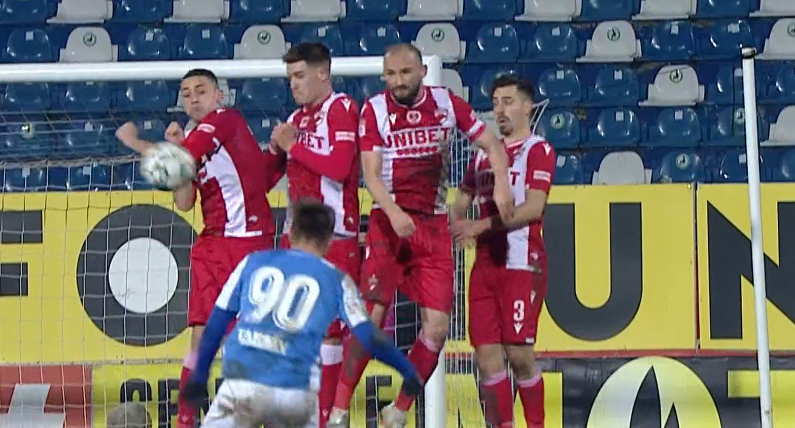 Scandalos Dinamo IertatÄƒ La IaÈ™i De Un Penalty Evident La HenÈ›ul Lui Andrei Blejdea Decizie InexplicabilÄƒ A Arbitrului Viorel Flueran Foto Video Prosport