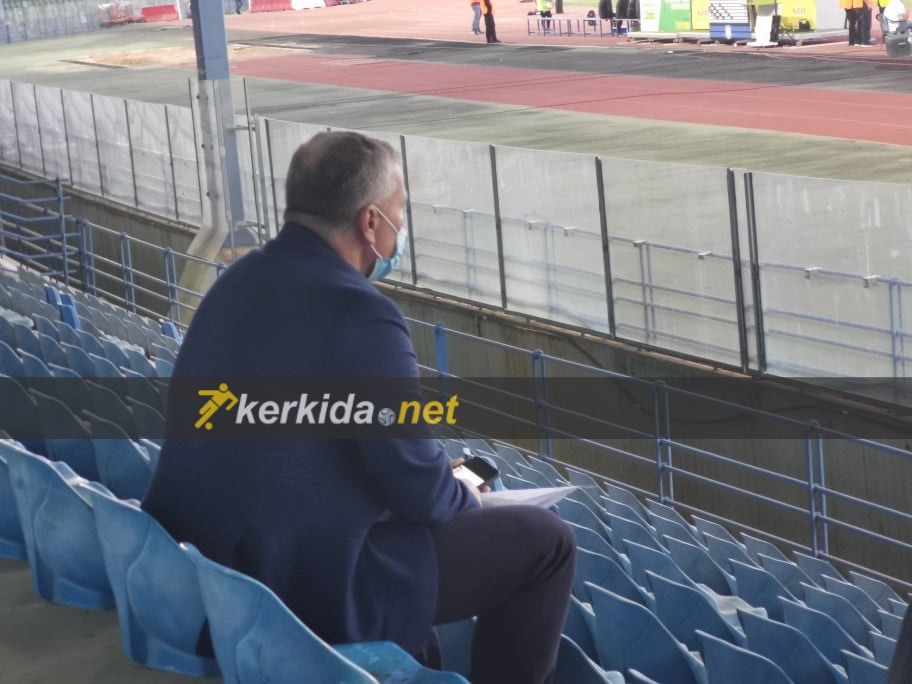 Dan Petrescu, surprins în tribunele din Cipru. Sursa foto: Kerkida