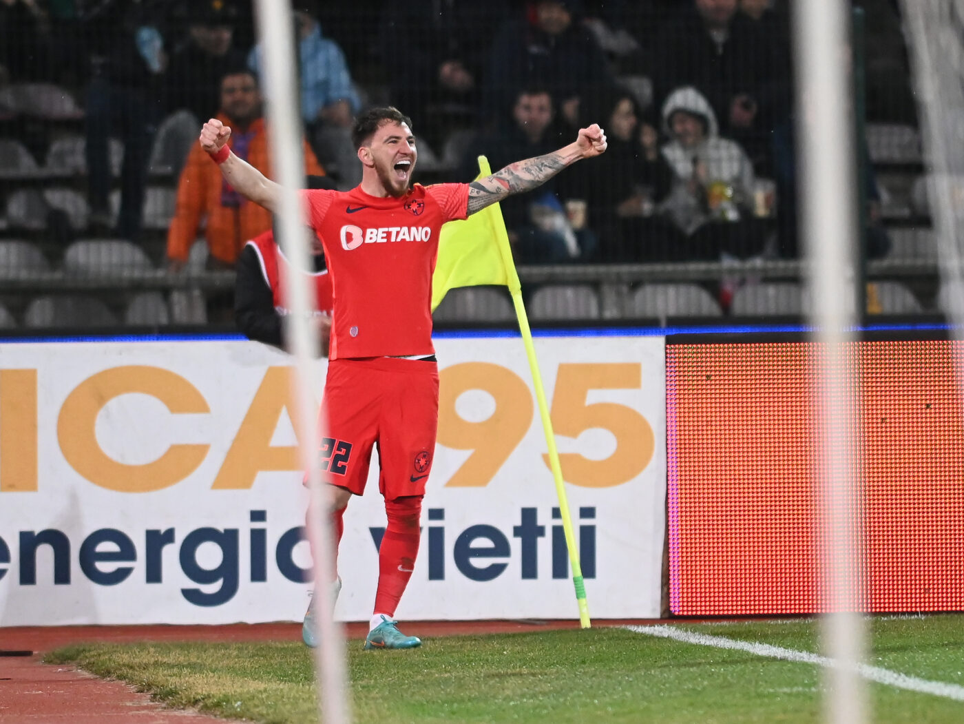 Deian Sorescu celebrează primul gol marcat pentru FCSB