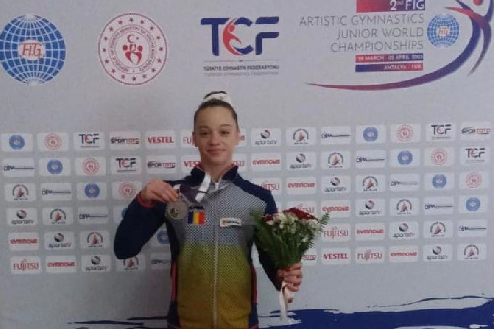 Alexia Vânoagă a cucerit medalia de argint la bârnă la Campionatele