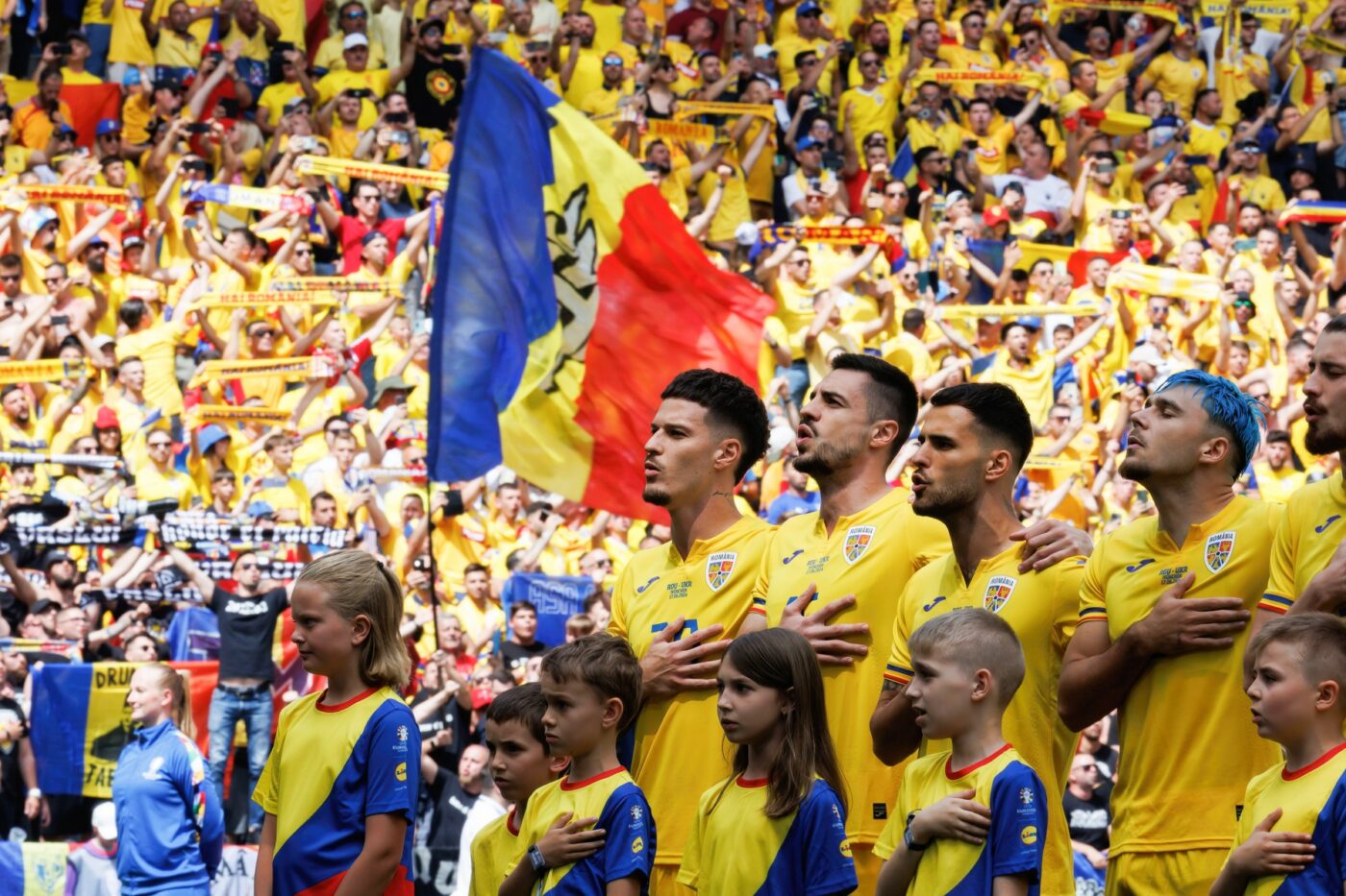 Presa din Germania a reactionat dupa ce a auzit 40.000 de romani in timp ce scandau asta la meciul Romania - Ucraina 3-0