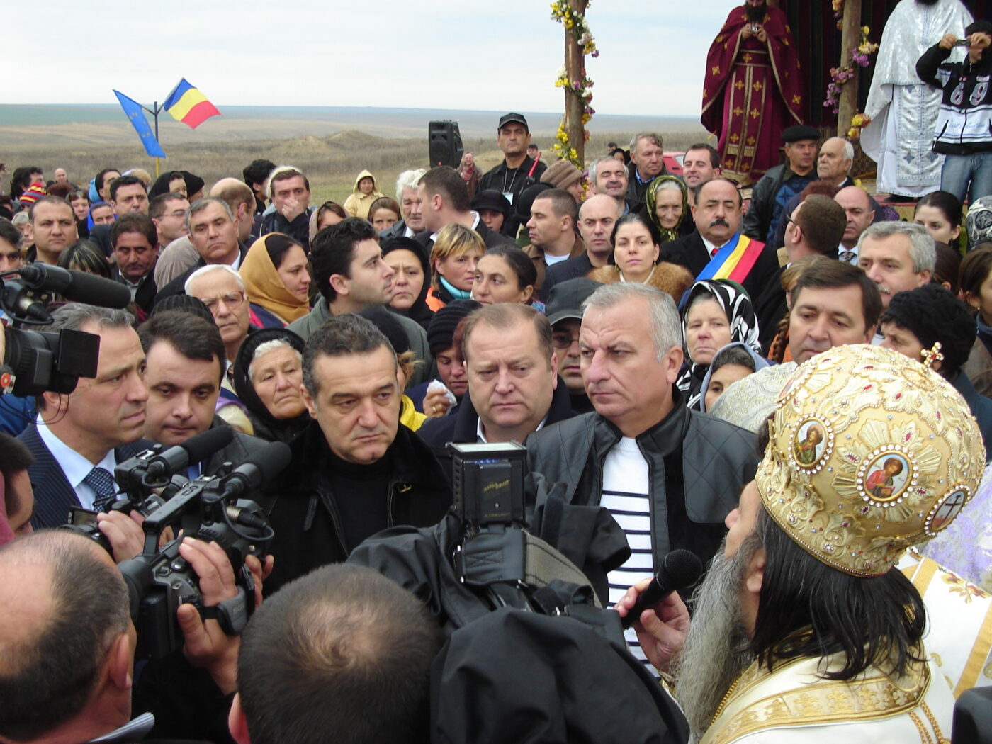 Gigi Becali, la mănăstirea Colilia, în anul 2006. SURSA FOTO: MEDIAFAX