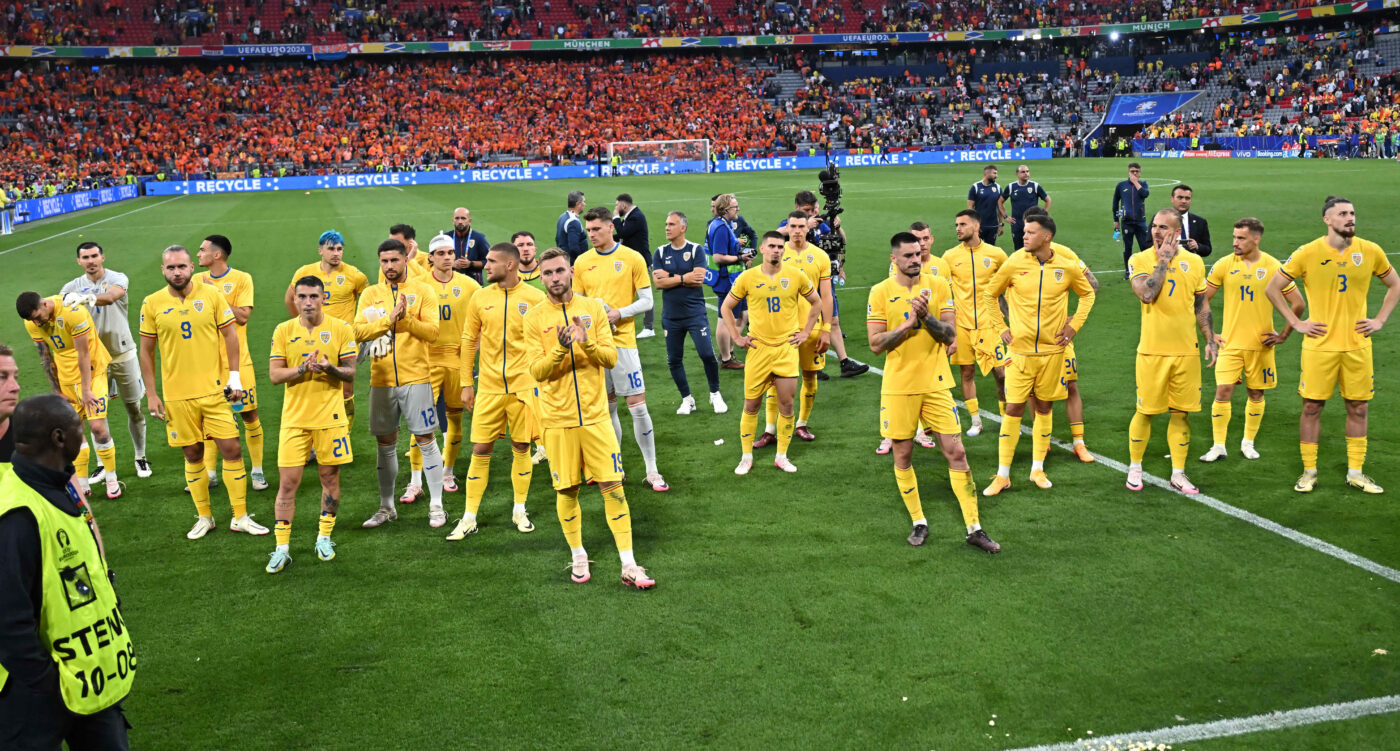 Notele ruşinii pe care le-au primit fotbaliştii români în L’Equipe! Francezii au făcut prăpăd şi i-au lăsat corigenți pe toți mai puțin pe el, după România – Olanda 0-3