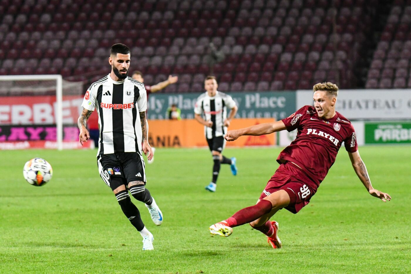 SURSA FOTO: PROFIMEDIA. Louis Munteanu în derby-ul CFR Cluj - U Cluj 2-3.