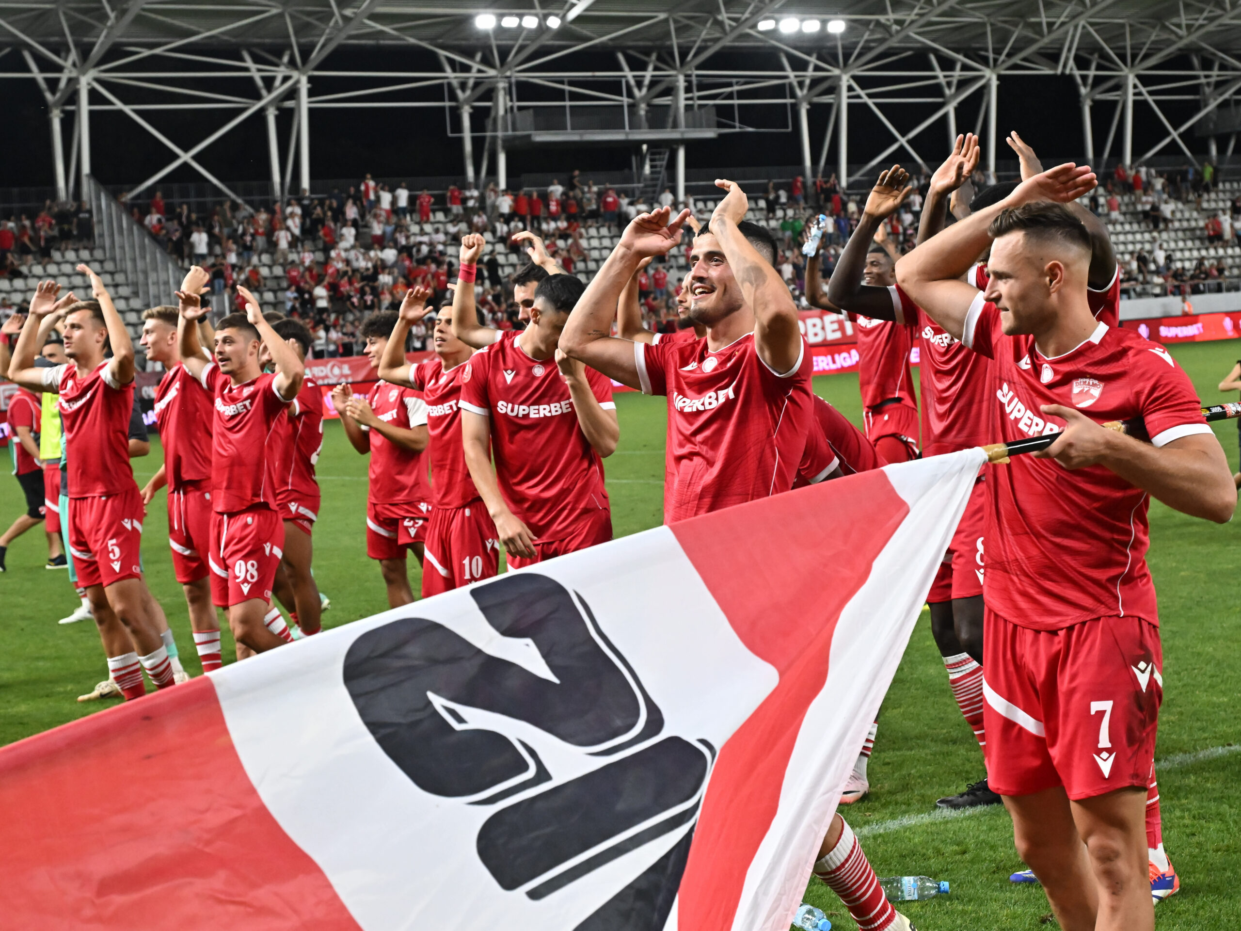 Visează Dinamo la play-off după victoria clară cu Gloria Buzău, scor 4-1? „Câinii” au marcat 11 goluri în 4 etape, iar conducerea anunță noi transferuri: „Aducem doar jucători de calitate!”