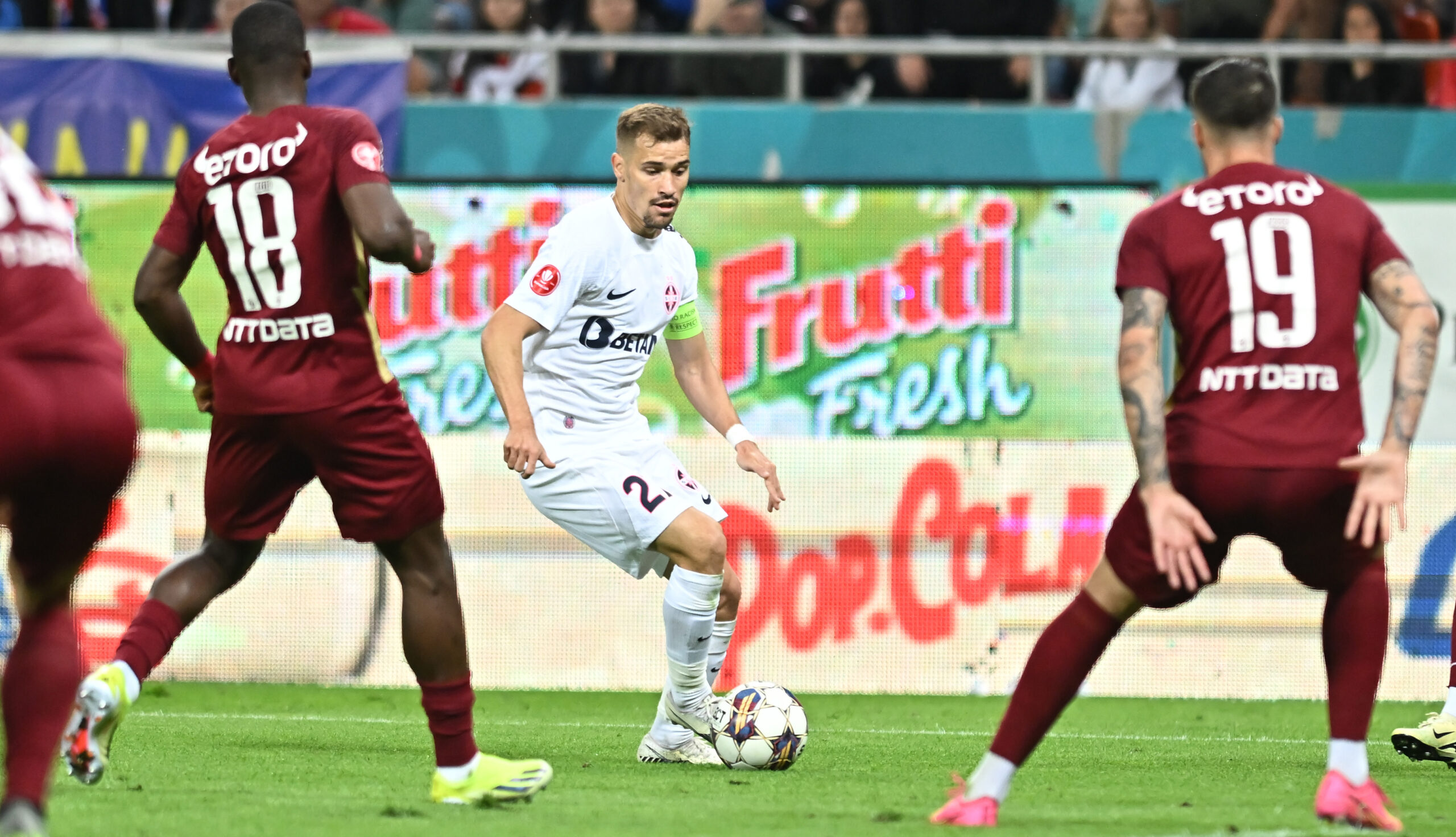 CFR Cluj – FCSB, Live Video Online de la ora 21:00, în etapa 9 din Superliga. Campioana este în căutarea primului succes în deplasare în această ediție de campionat. Echipele probabile