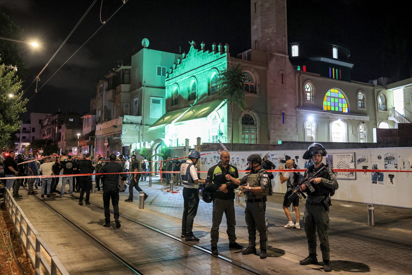 Atav terorist în Tel Aviv, în apropierea stadionului de fotbal al lui Hapoel Au murit 8 oameni, chiar înainte ca Iranul să bombardeze Israelul