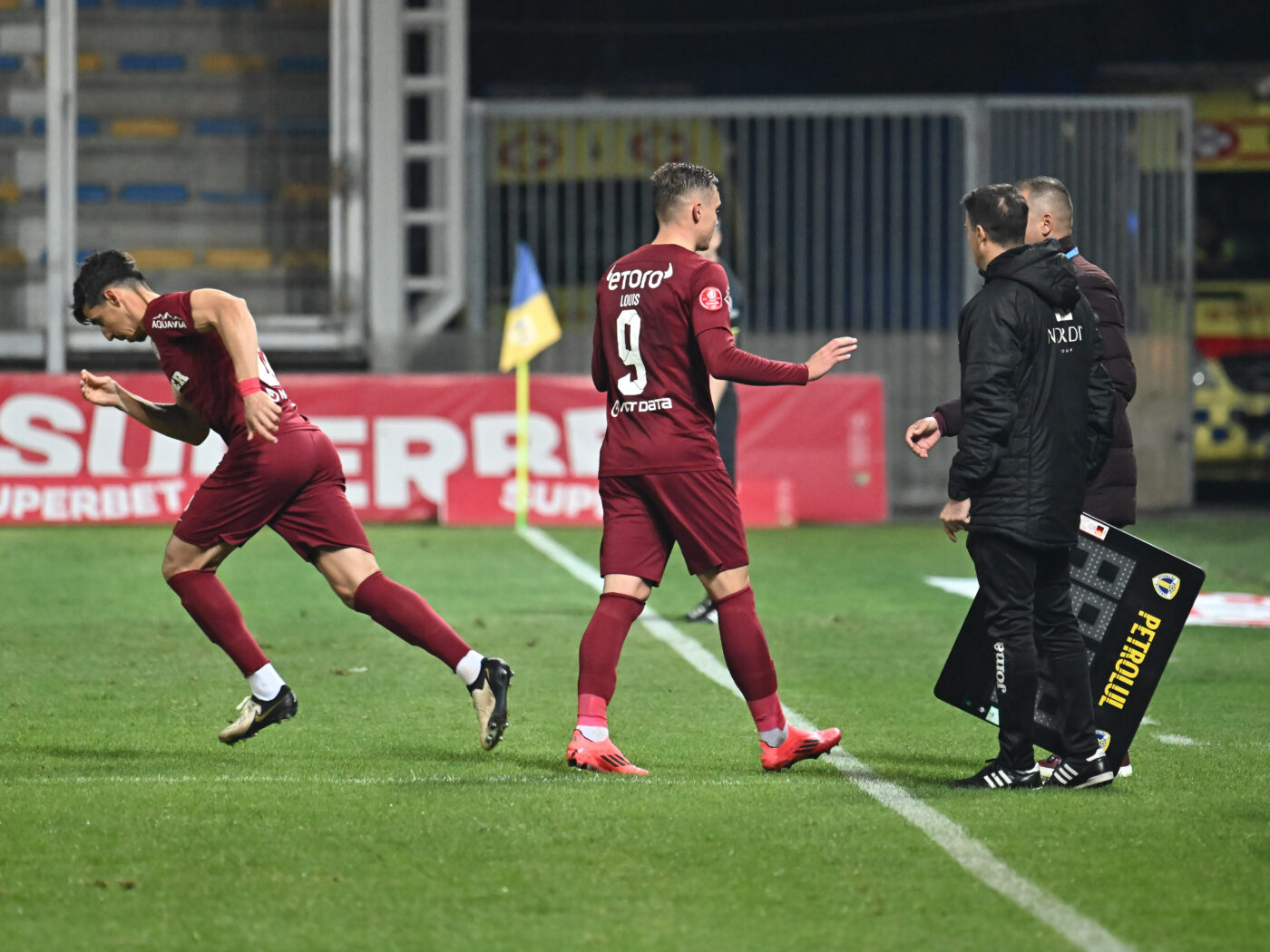 Ce decizie a luat Louis Munteanu, după ce a fost lăsat în afara lotului de Dan Petrescu pentru meciul CFR Cluj – Sepsi. E prima partidă după scandalul cu antrenorul său, iar fotbalistul era oricum accidentat