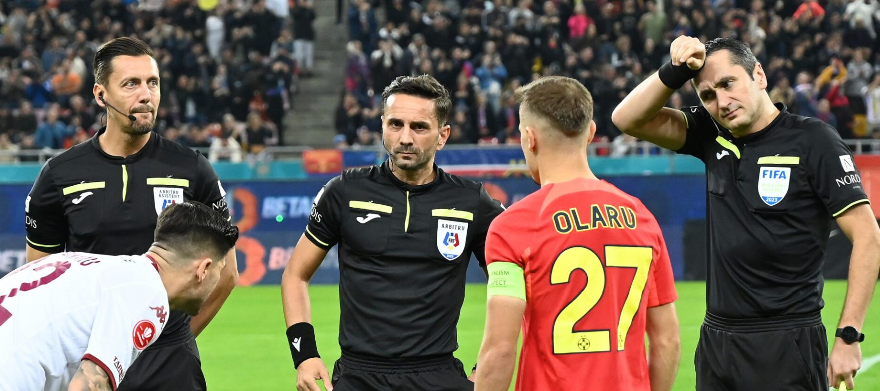 Sebastian Colțescu a dictat penalty pentru FCSB imediat după ce Gloria Buzău a deschis scorul pe Arena Națională, dar arbitrii din camera VAR au întors decizia! Ce s-a întâmplat în careul oaspeților