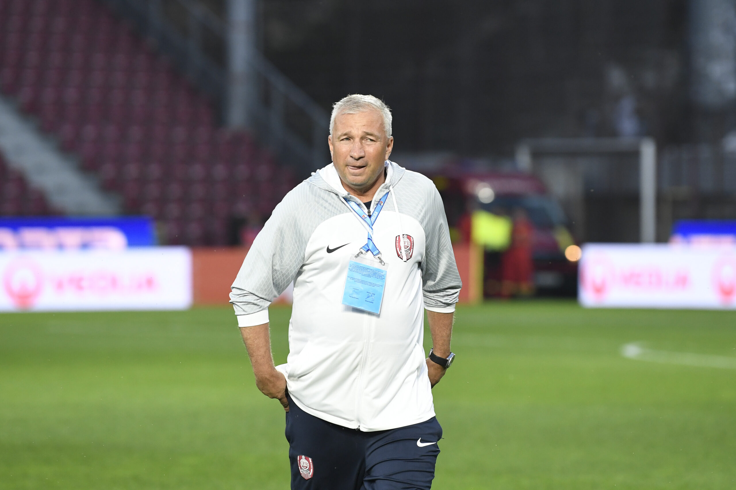 Dan Petrescu a revenit la obiceiurile vechi şi a făcut praf arbitrajul. A acuzat că decizii greşite la cartonaşul roşu şi la penalty, deşi deciziile au fost clare ca lumina zilei